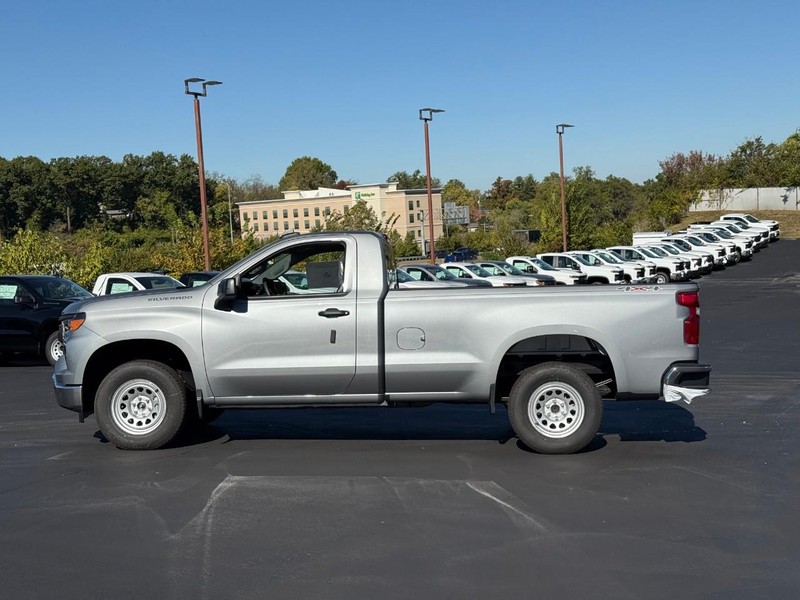 Chevrolet Silverado 1500 Vehicle Full-screen Gallery Image 2