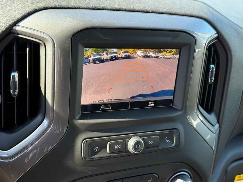 Chevrolet Silverado 1500 Vehicle Full-screen Gallery Image 6