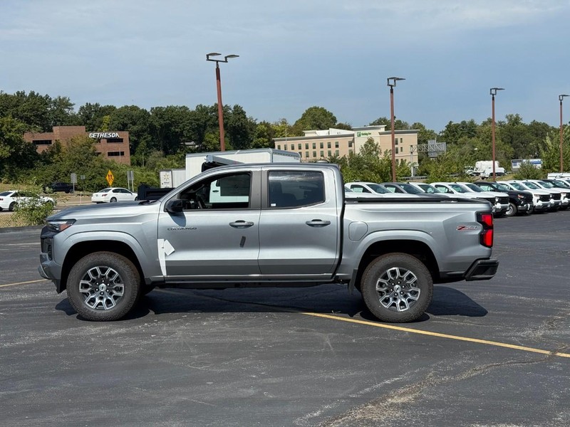 Chevrolet Colorado Vehicle Full-screen Gallery Image 2