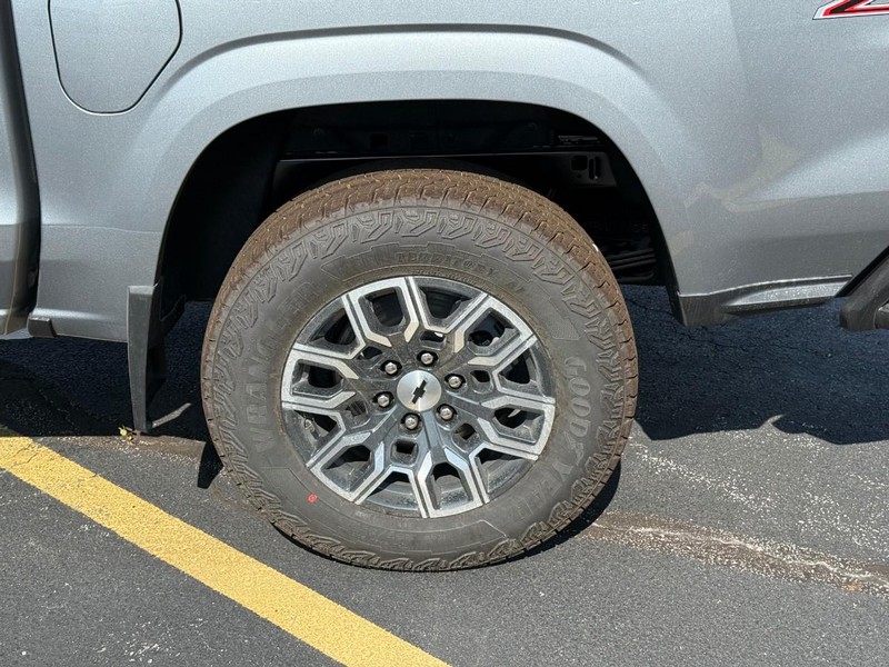 Chevrolet Colorado Vehicle Full-screen Gallery Image 4