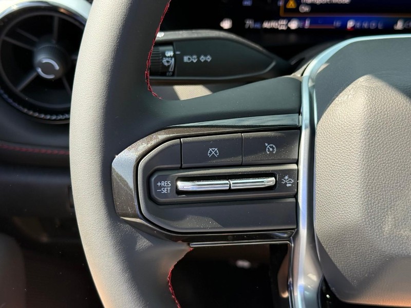 Chevrolet Colorado Vehicle Full-screen Gallery Image 6