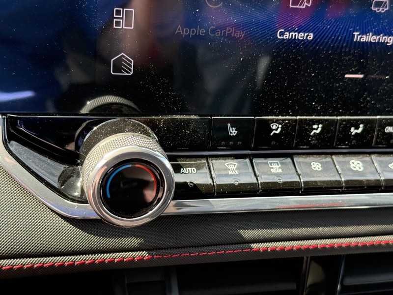 Chevrolet Colorado Vehicle Full-screen Gallery Image 9