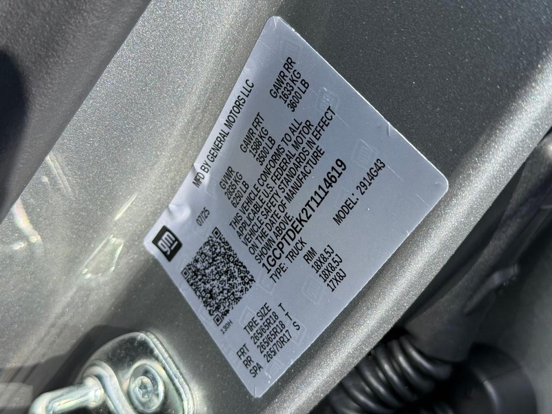 Chevrolet Colorado Vehicle Full-screen Gallery Image 11