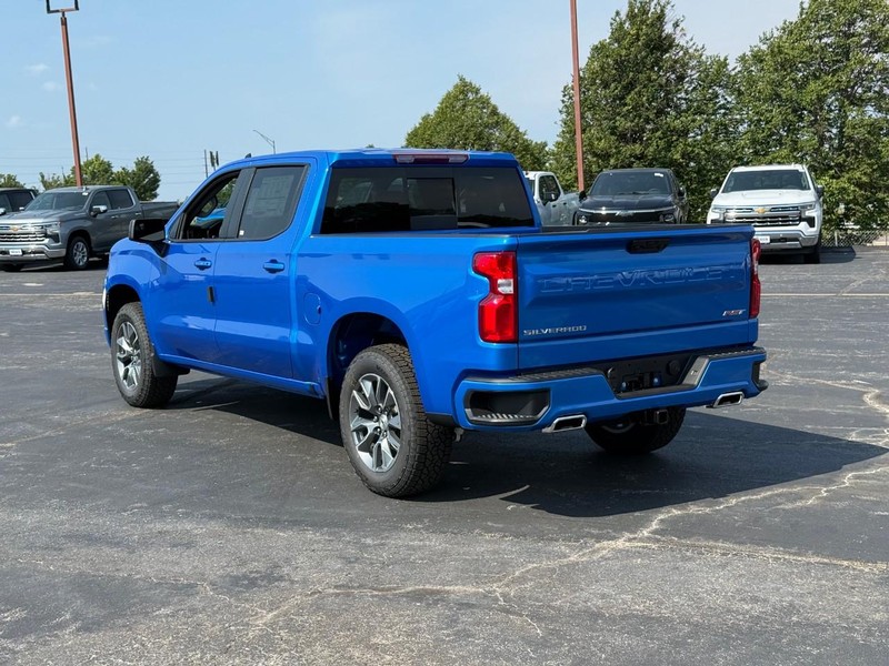 Chevrolet Silverado 1500 Vehicle Full-screen Gallery Image 3