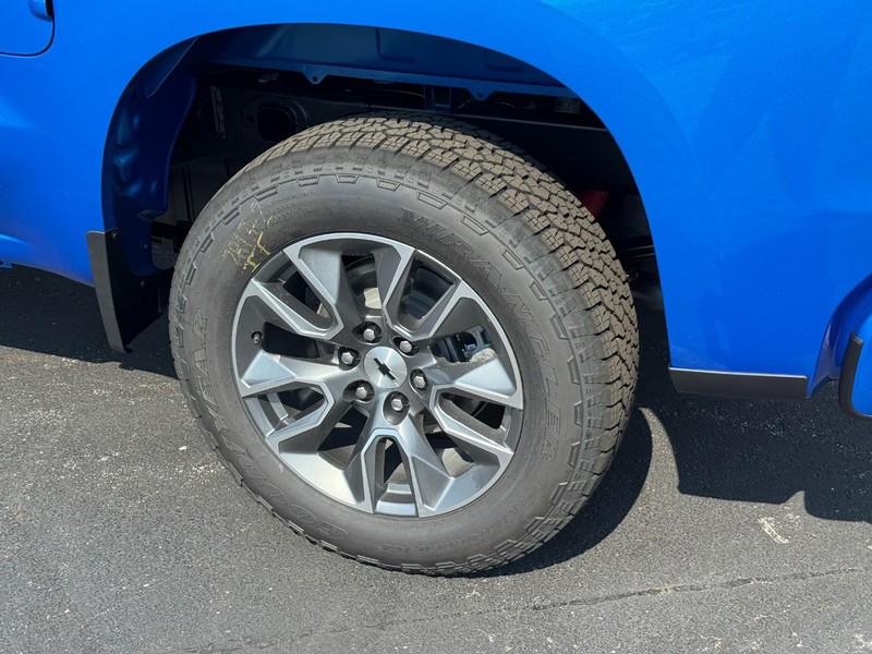 Chevrolet Silverado 1500 Vehicle Full-screen Gallery Image 4