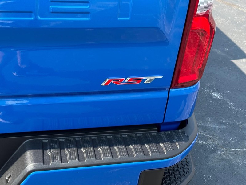 Chevrolet Silverado 1500 Vehicle Full-screen Gallery Image 5