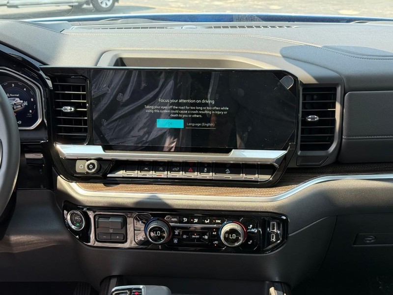 Chevrolet Silverado 1500 Vehicle Full-screen Gallery Image 9