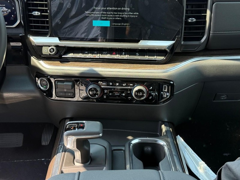 Chevrolet Silverado 1500 Vehicle Full-screen Gallery Image 10