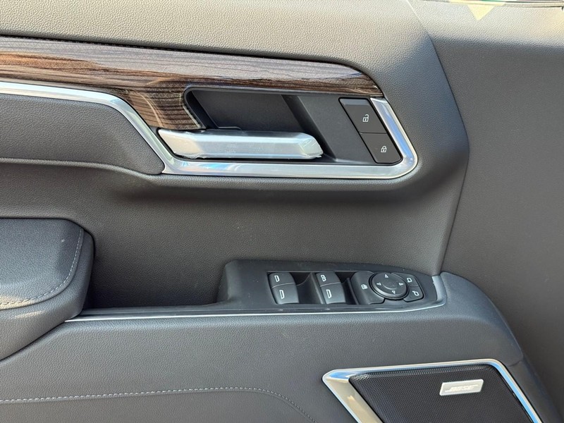 Chevrolet Silverado 1500 Vehicle Full-screen Gallery Image 11