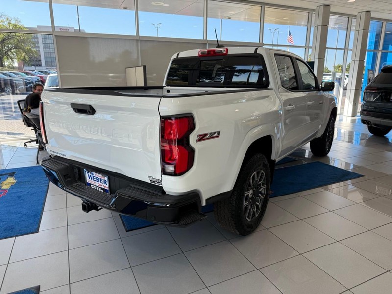 Chevrolet Colorado Vehicle Full-screen Gallery Image 2