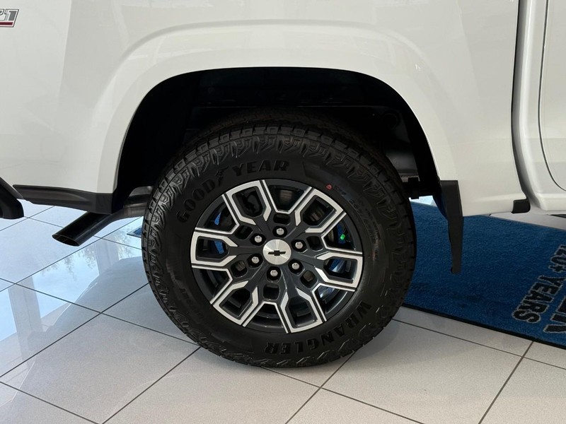 Chevrolet Colorado Vehicle Full-screen Gallery Image 3