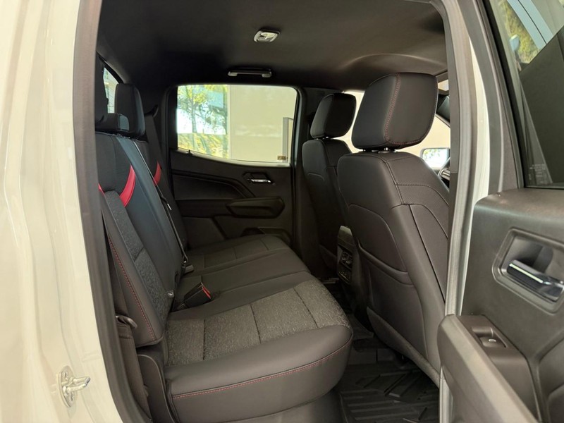 Chevrolet Colorado Vehicle Full-screen Gallery Image 4