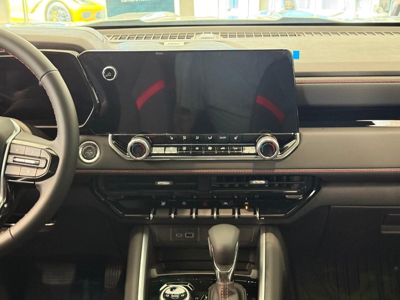 Chevrolet Colorado Vehicle Full-screen Gallery Image 7