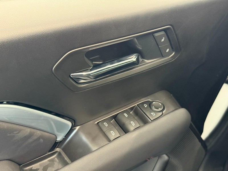 Chevrolet Colorado Vehicle Full-screen Gallery Image 9