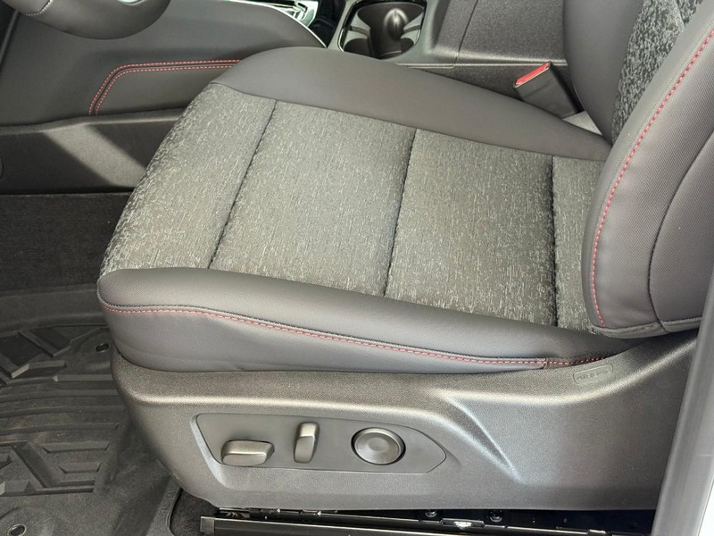 Chevrolet Colorado Vehicle Full-screen Gallery Image 10