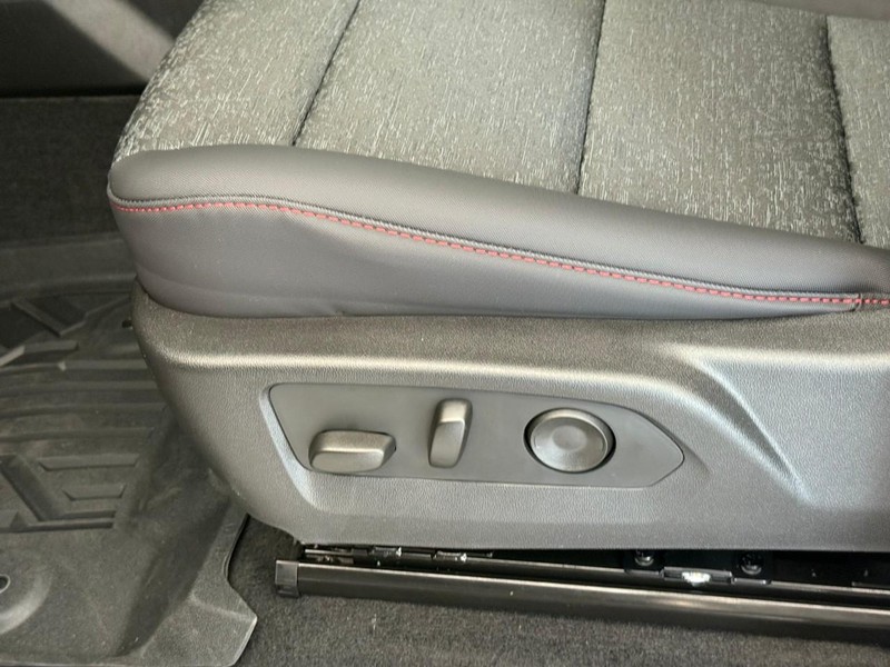 Chevrolet Colorado Vehicle Full-screen Gallery Image 11