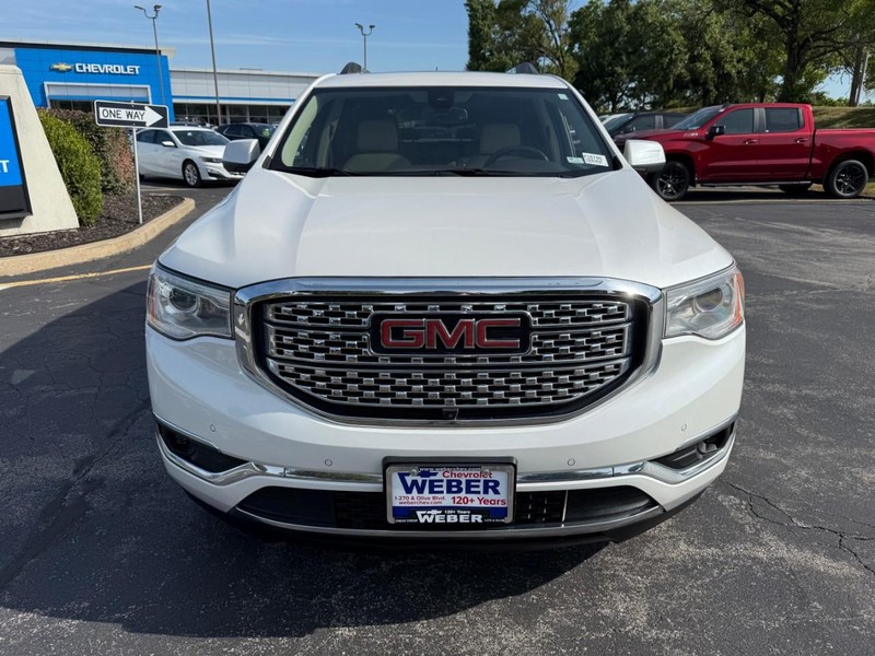 GMC Acadia Vehicle Full-screen Gallery Image 10
