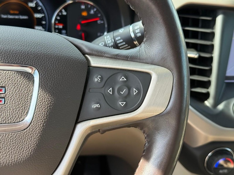 GMC Acadia Vehicle Full-screen Gallery Image 23