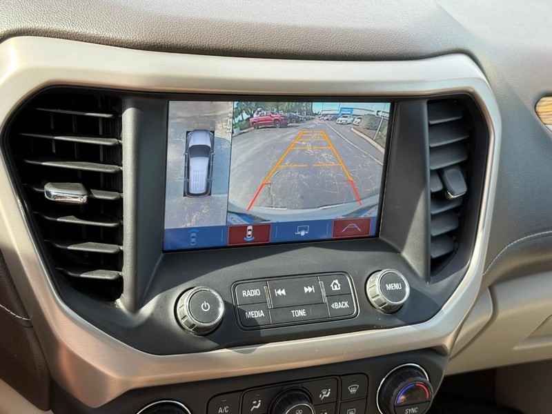 GMC Acadia Vehicle Full-screen Gallery Image 27