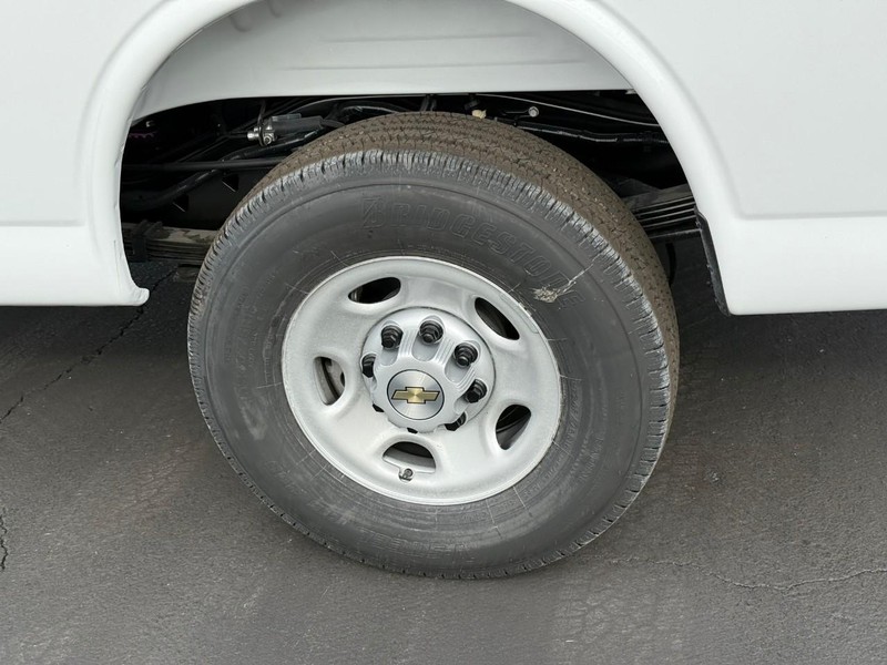 Chevrolet Express Cargo Van Vehicle Full-screen Gallery Image 4