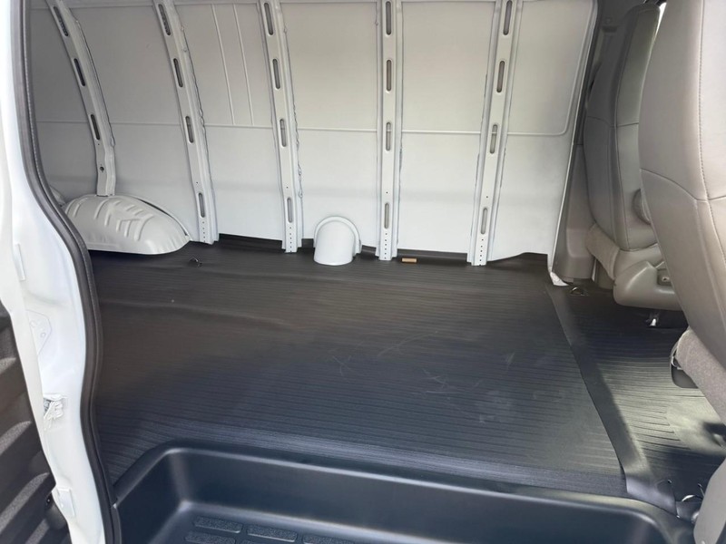 Chevrolet Express Cargo Van Vehicle Full-screen Gallery Image 5