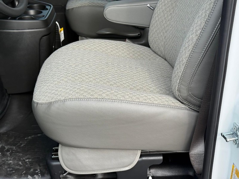 Chevrolet Express Cargo Van Vehicle Full-screen Gallery Image 9