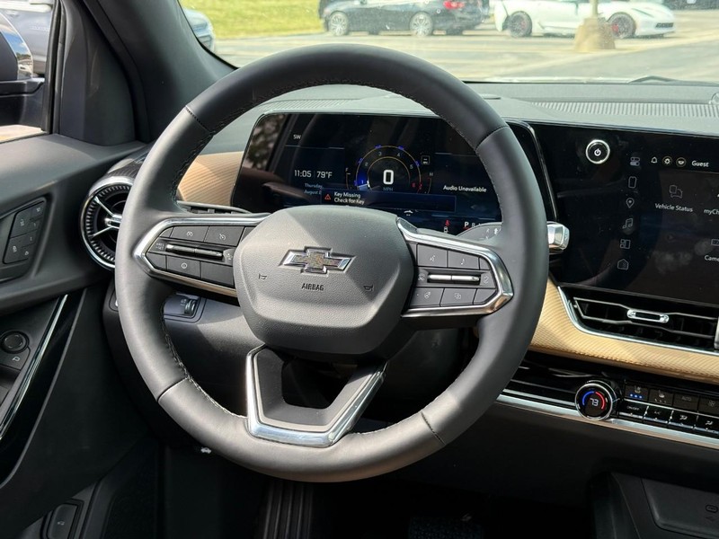 Chevrolet Equinox Vehicle Full-screen Gallery Image 8