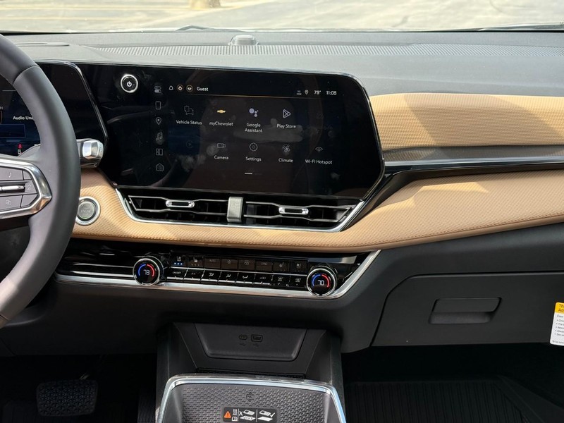 Chevrolet Equinox Vehicle Full-screen Gallery Image 9