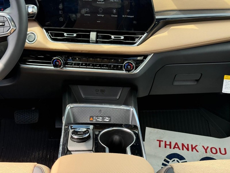 Chevrolet Equinox Vehicle Full-screen Gallery Image 10