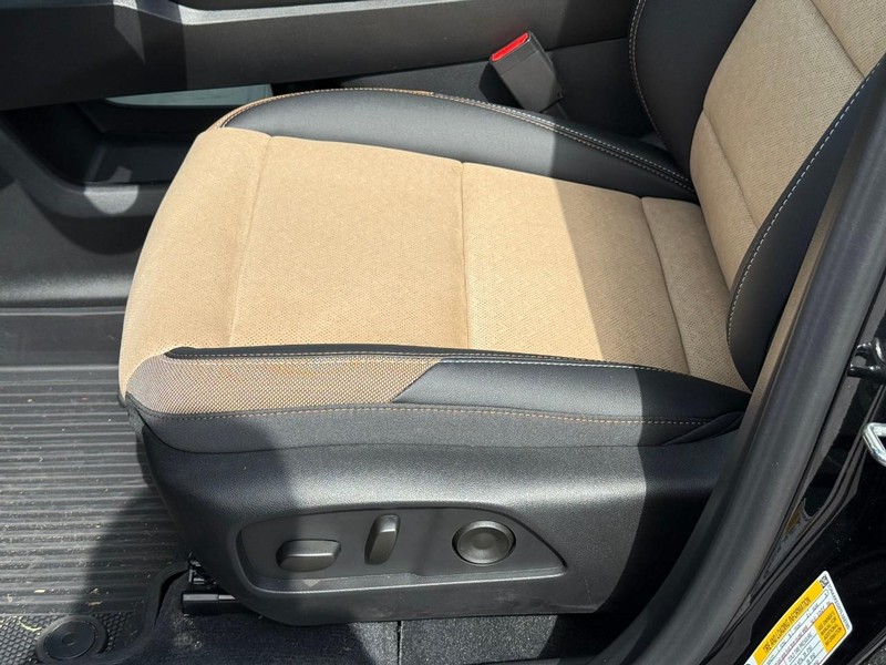 Chevrolet Equinox Vehicle Full-screen Gallery Image 13