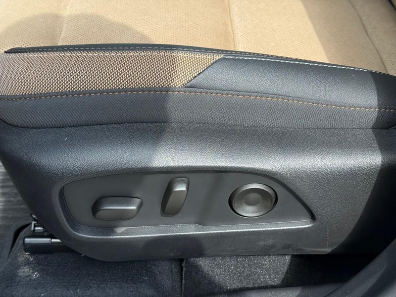 Chevrolet Equinox Vehicle Full-screen Gallery Image 14