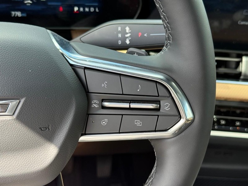 Chevrolet Equinox Vehicle Full-screen Gallery Image 16