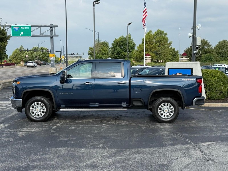 Chevrolet Silverado 2500HD Vehicle Full-screen Gallery Image 2