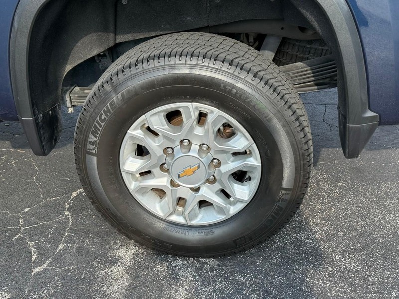 Chevrolet Silverado 2500HD Vehicle Full-screen Gallery Image 4