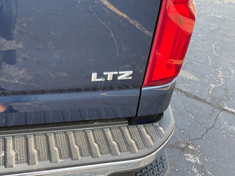 Chevrolet Silverado 2500HD Vehicle Full-screen Gallery Image 5