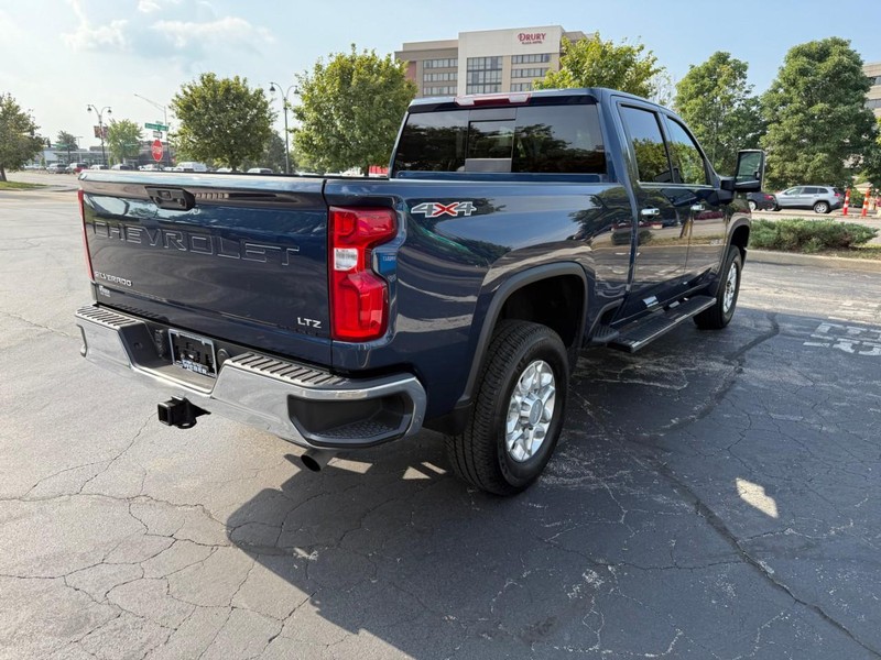 Chevrolet Silverado 2500HD Vehicle Full-screen Gallery Image 8