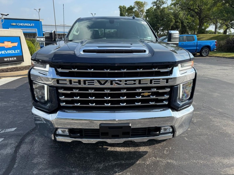 Chevrolet Silverado 2500HD Vehicle Full-screen Gallery Image 10