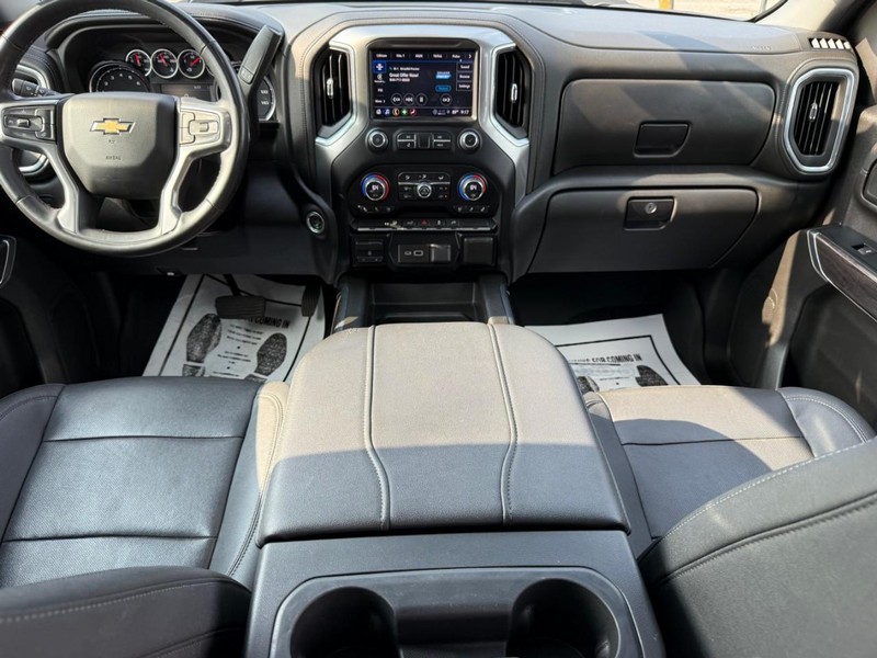 Chevrolet Silverado 2500HD Vehicle Full-screen Gallery Image 12