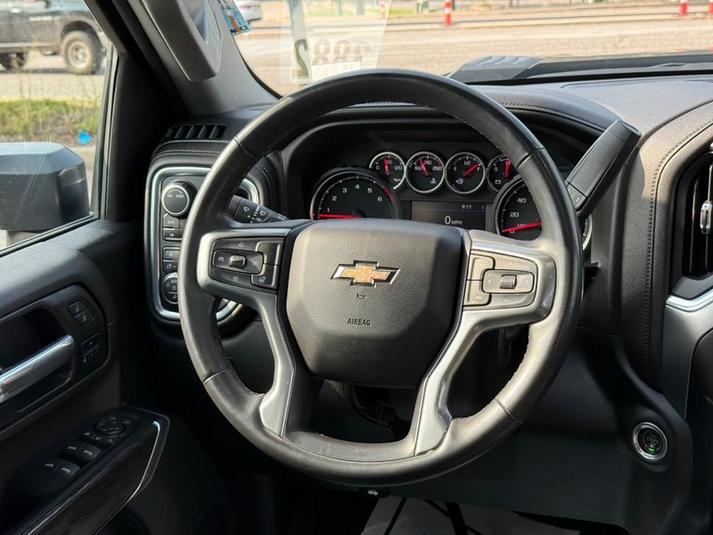 Chevrolet Silverado 2500HD Vehicle Full-screen Gallery Image 13