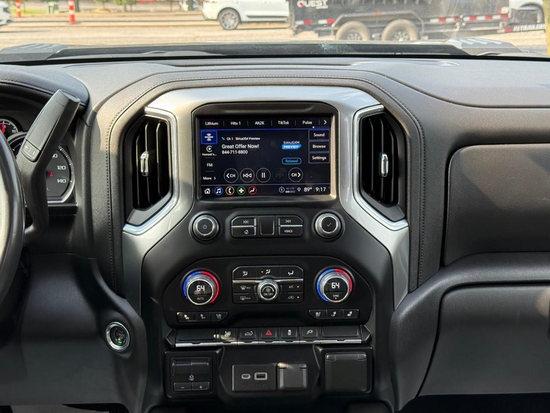 Chevrolet Silverado 2500HD Vehicle Full-screen Gallery Image 14