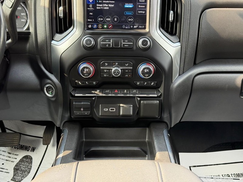 Chevrolet Silverado 2500HD Vehicle Full-screen Gallery Image 15