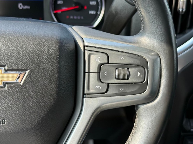 Chevrolet Silverado 2500HD Vehicle Full-screen Gallery Image 22