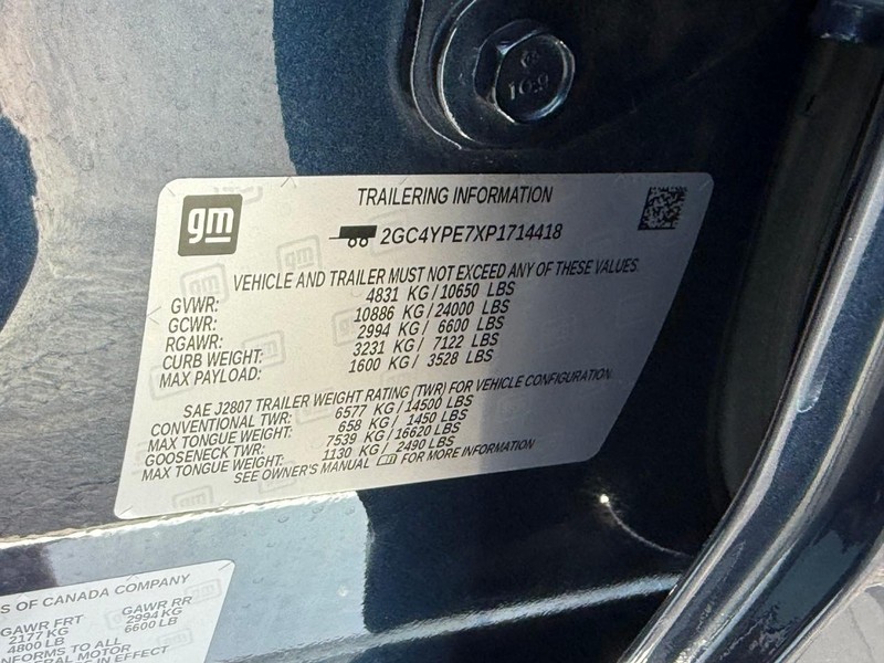 Chevrolet Silverado 2500HD Vehicle Full-screen Gallery Image 26