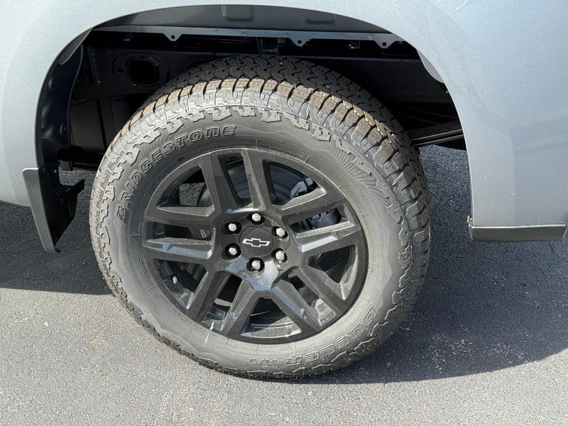 Chevrolet Silverado 1500 Vehicle Full-screen Gallery Image 4