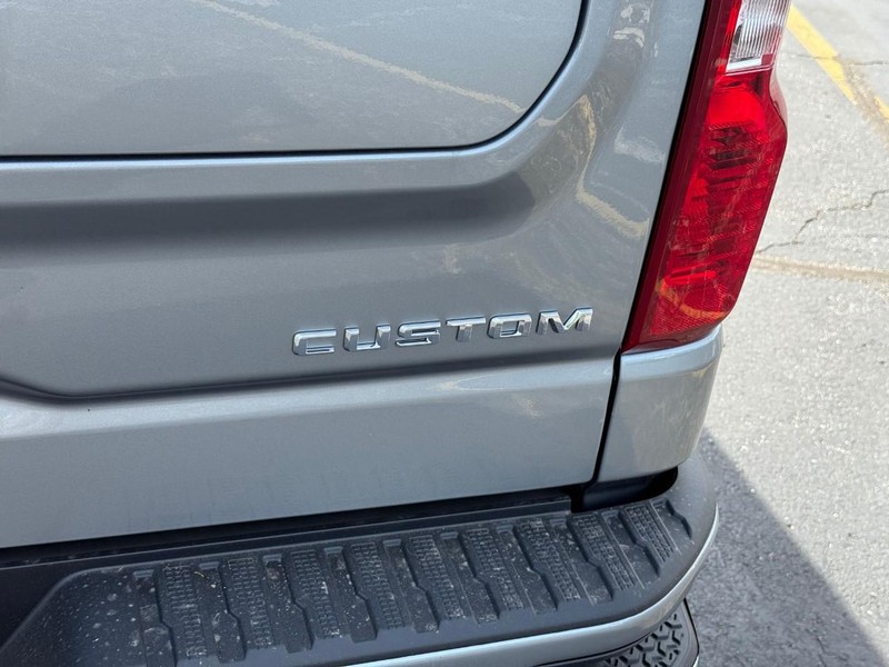 Chevrolet Silverado 1500 Vehicle Full-screen Gallery Image 5