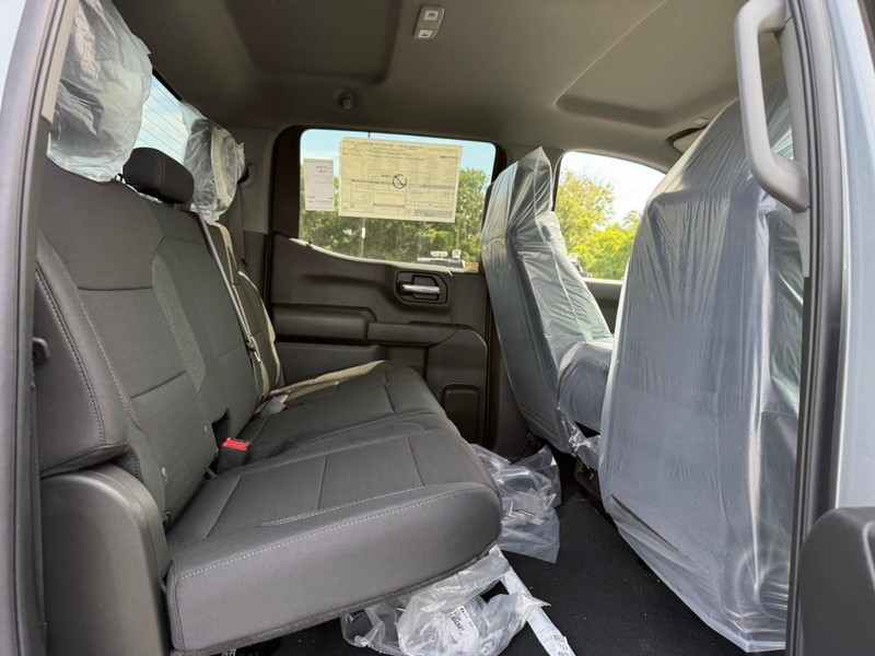 Chevrolet Silverado 1500 Vehicle Full-screen Gallery Image 6