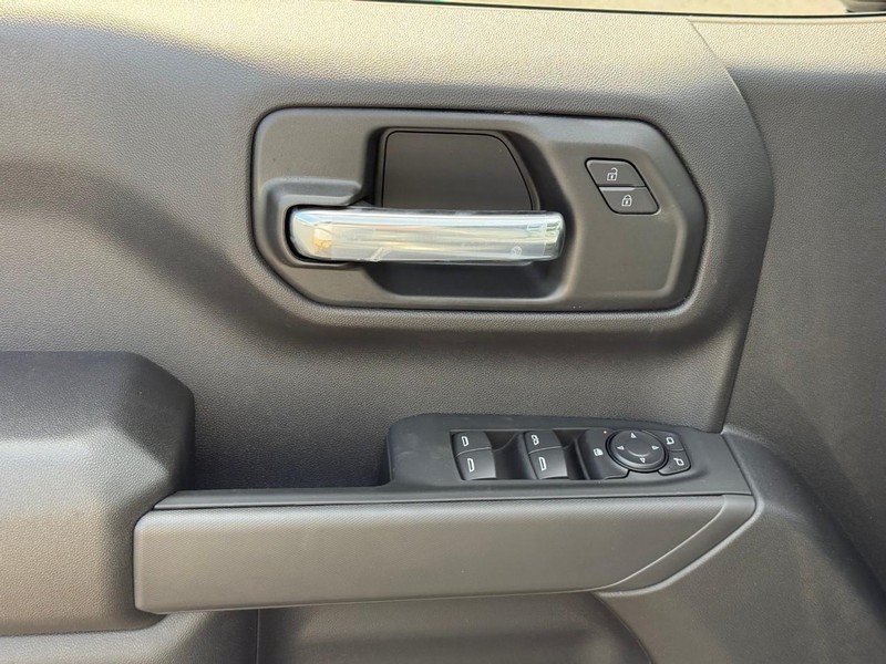 Chevrolet Silverado 1500 Vehicle Full-screen Gallery Image 11