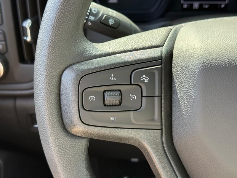 Chevrolet Silverado 1500 Vehicle Full-screen Gallery Image 12