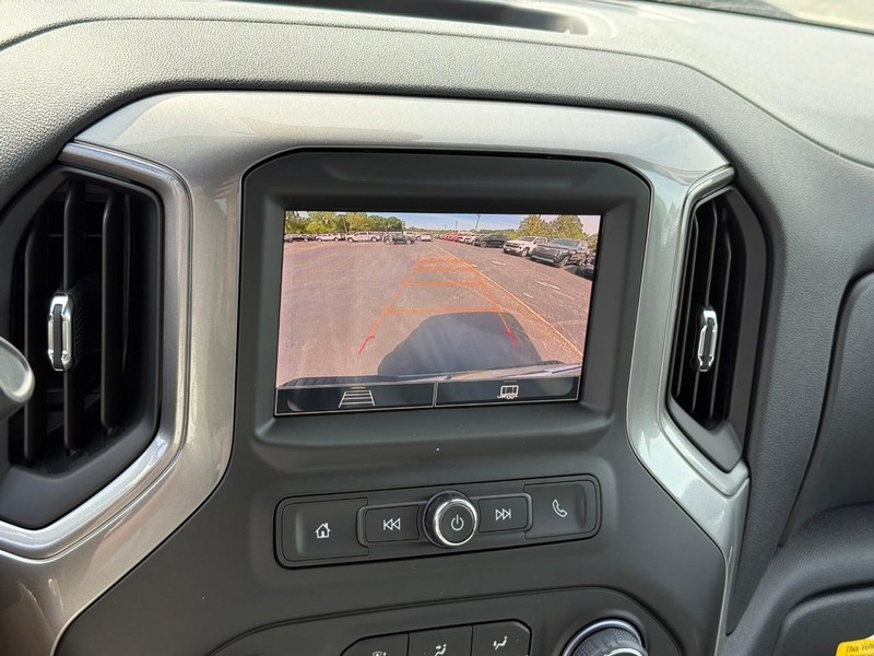 Chevrolet Silverado 1500 Vehicle Full-screen Gallery Image 13