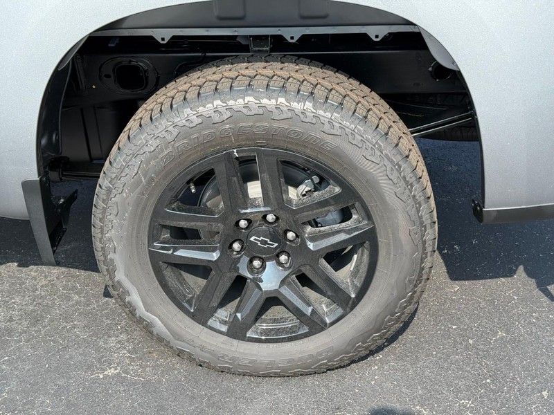 Chevrolet Silverado 1500 Vehicle Full-screen Gallery Image 4